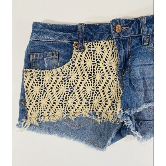 American Rag Womens Jean Shorts Sz 1 Denim Booty Raw Hem Distressed Crochet - Picture 3 of 8